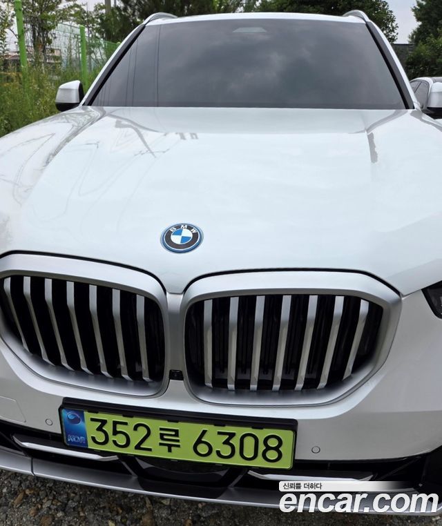 BMW X5 xDrive 50e M Sport — пробег 780 км — фото 2 из 5