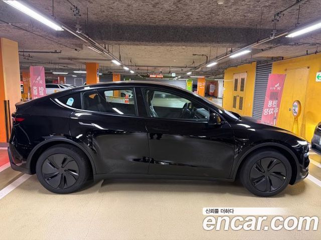 Tesla Model Y Premium RWD — пробег 9 км — фото 2 из 5