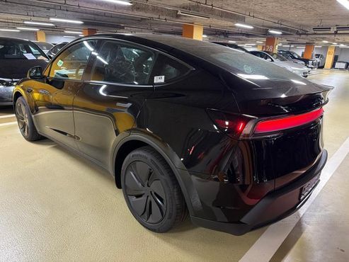Tesla Model Y Premium RWD — пробег 9 км — фото 4 из 5