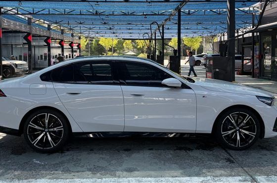 BMW 5-Series 530i xDrive M Sport — пробег 8 319 км — фото 3 из 5