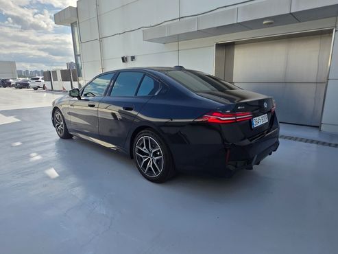 BMW 5-Series 523d xDrive M Sport — пробег 4 001 км — фото 2 из 5