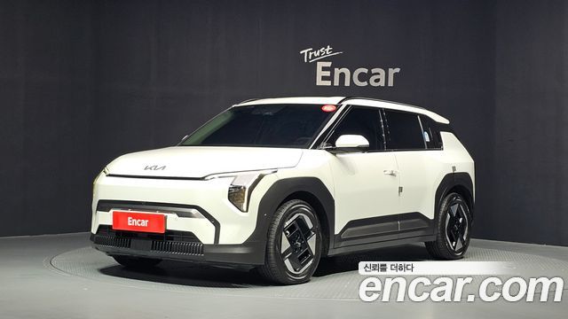 Kia EV3 Long Range 2WD Earth — пробег 105 145 км — фото 1 из 5