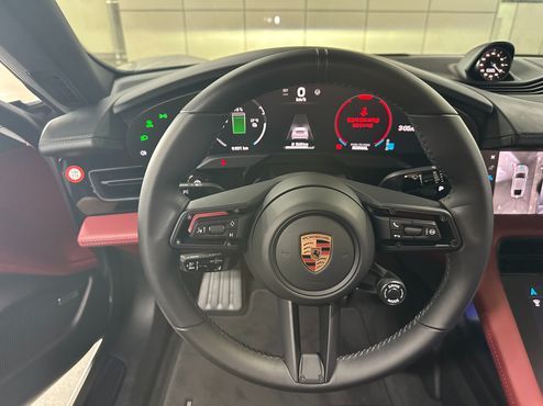 Porsche Taycan 4S — пробег 9 901 км — фото 4 из 5