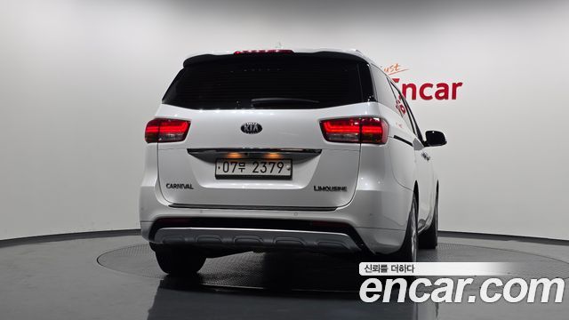 Kia Carnival 7-seater Limousine VIP — пробег 153 684 км — фото 4 из 5