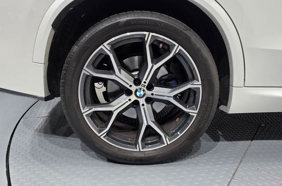 BMW X5 xDrive 40i M Sport — пробег 28 492 км — фото 5 из 5