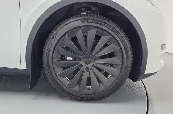 Tesla Model Y RWD — пробег 83 455 км — фото 5 из 5