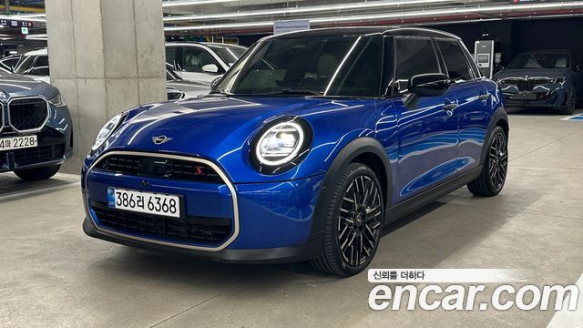 Mini Cooper 5 Door Favoured — пробег 9 839 км — фото 1 из 5