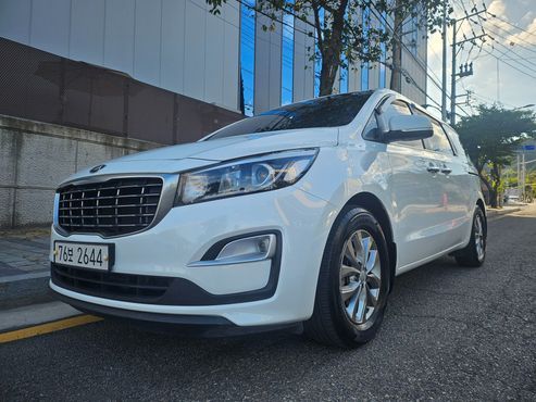 Kia Carnival 11-Seater Deluxe — пробег 133 804 км — фото 1 из 5