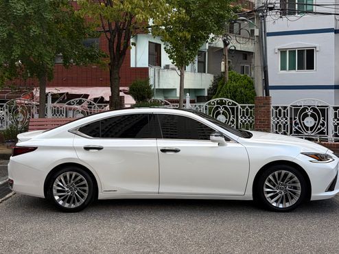 Lexus ES Luxury Plus — пробег 92 400 км — фото 4 из 5