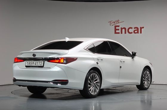 Lexus ES Luxury Plus — пробег 22 844 км — фото 2 из 5