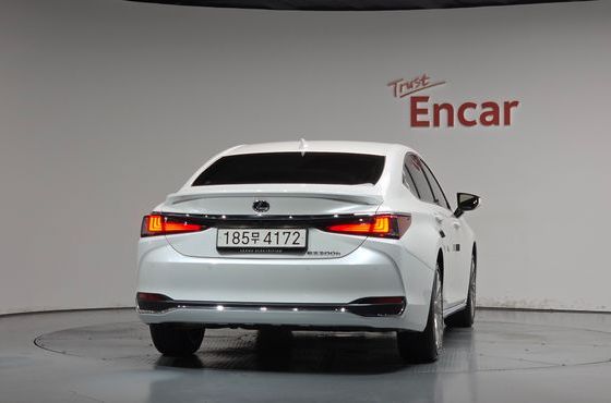 Lexus ES Luxury Plus — пробег 22 844 км — фото 4 из 5