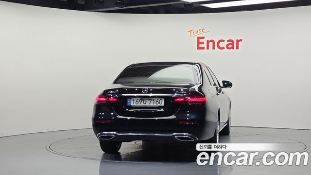 Mercedes-Benz E-Class E220d 4MATIC Exclusive — пробег 54 392 км — фото 4 из 5