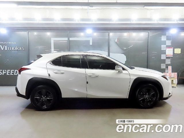 Lexus UX 2.0 2WD — пробег 65 397 км — фото 3 из 5