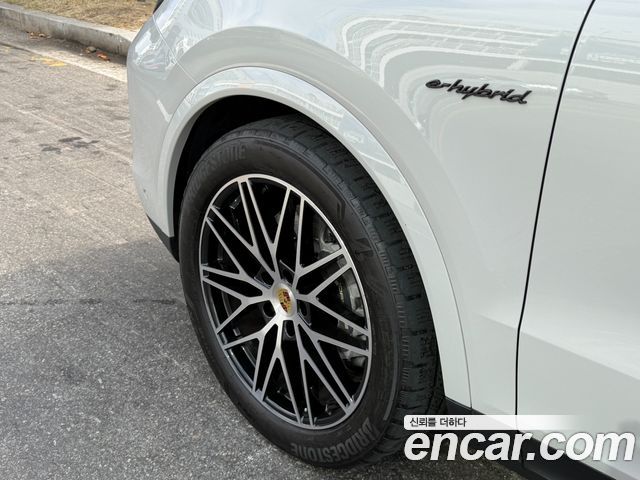 Porsche Cayenne 3.0 E-Hybrid Coupe — пробег 22 900 км — фото 4 из 5