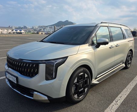 Kia Carnival HEV 7seater Gravity — пробег 8 763 км — фото 1 из 5