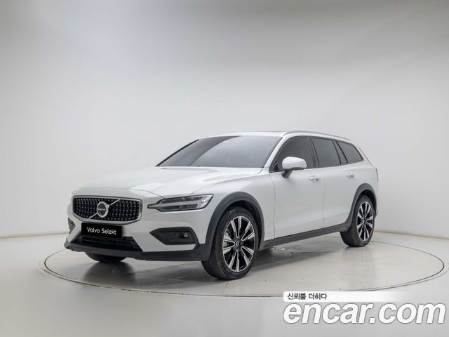 Volvo V60 B5 Ultra AWD — пробег 6 896 км — фото 1 из 5