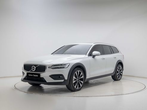 Volvo V60 B5 Ultra AWD — пробег 6 896 км — фото 1 из 5