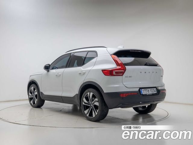 Volvo XC40 B4 Ultra Dark — пробег 2 837 км — фото 4 из 5