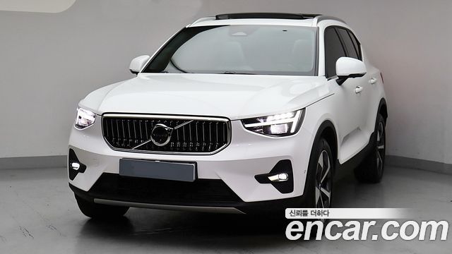 Volvo XC40 B4 Ultra Bright — пробег 8 962 км — фото 2 из 5