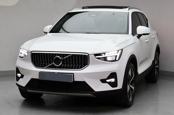 Volvo XC40 B4 Ultra Bright — пробег 8 962 км — фото 2 из 5