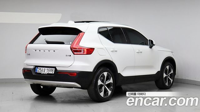 Volvo XC40 B4 Ultra Bright — пробег 8 962 км — фото 3 из 5