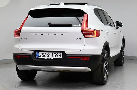 Volvo XC40 B4 Ultra Bright — пробег 8 962 км — фото 4 из 5