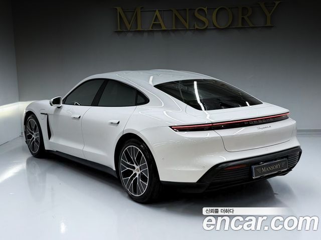Porsche Taycan Base 4 — пробег 12 330 км — фото 2 из 5