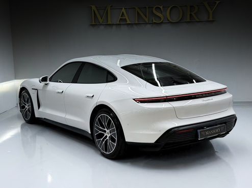 Porsche Taycan Base 4 — пробег 12 330 км — фото 2 из 5