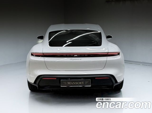 Porsche Taycan Base 4 — пробег 12 330 км — фото 4 из 5