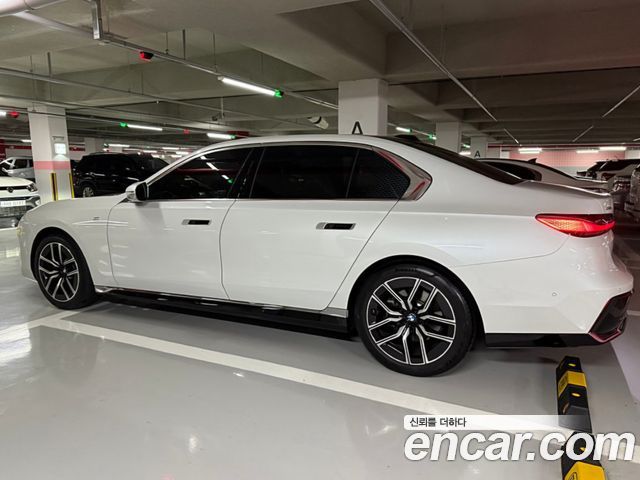BMW 7-Series 740i xDrive M Sport — пробег 33 000 км — фото 4 из 5
