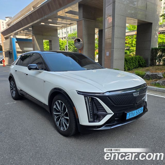 Cadillac Lyriq Sport — пробег 48 000 км — фото 2 из 5