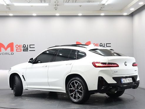 BMW X4 xDrive20i M Sports Pro — пробег 10 957 км — фото 2 из 5