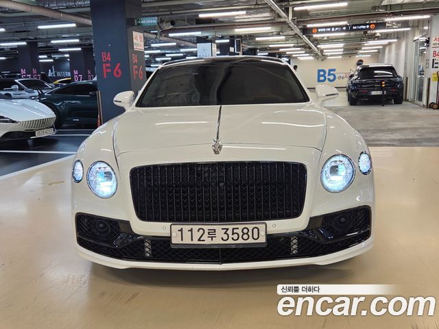 Bentley Flying Spur 4.0 — пробег 28 500 км — фото 1 из 5