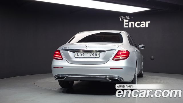 Mercedes-Benz E-Class из Кореи Encar