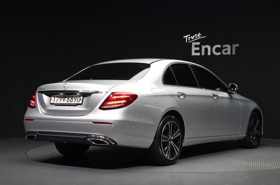 Mercedes-Benz E-Class E220d Avantgarde — пробег 16 380 км — фото 2 из 5