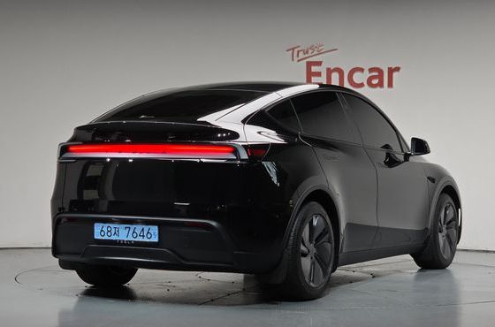 Tesla Model Y RWD — пробег 4 690 км — фото 2 из 5