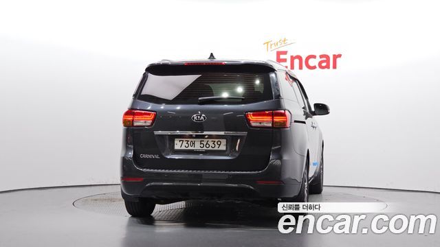 Kia Carnival из Кореи Encar