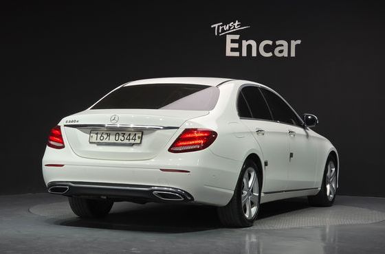 Mercedes-Benz E-Class E220d Avantgarde — пробег 154 920 км — фото 2 из 5