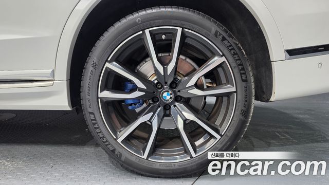 BMW X7 xDrive 40i M Sport 6STR — пробег 105 383 км — фото 5 из 5