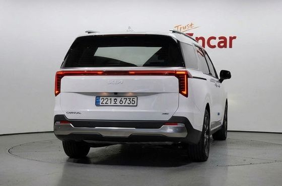 Kia Carnival HEV 9seater Signature — пробег 49 778 км — фото 4 из 5