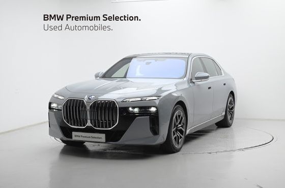 BMW 7-Series 740i xDrive M Sport — пробег 4 719 км — фото 1 из 5