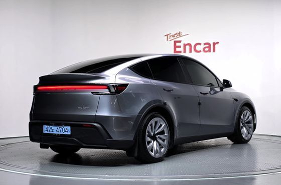 Tesla Model Y Long Range AWD — пробег 27 152 км — фото 2 из 5