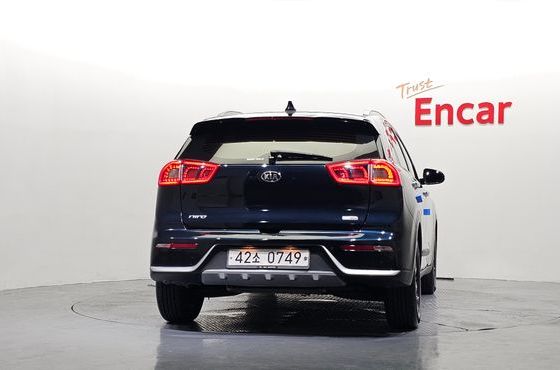 Kia Niro Prestige — пробег 139 293 км — фото 4 из 5