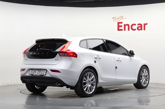 Volvo V40 D3 2nd — пробег 76 781 км — фото 2 из 5