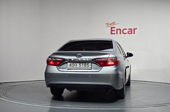 Toyota Camry 2.5 XLE — пробег 75 290 км — фото 4 из 5