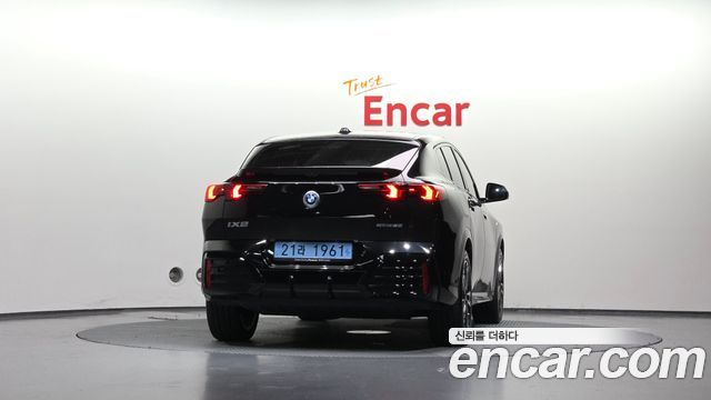 BMW iX2 eDrive 20 M Sport — пробег 22 139 км — фото 4 из 5