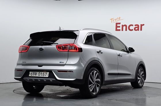 Kia Niro Prestige — пробег 108 087 км — фото 2 из 5