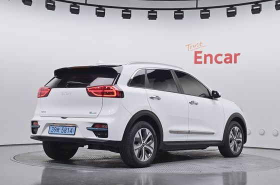 Kia Niro Prestige — пробег 129 849 км — фото 2 из 5