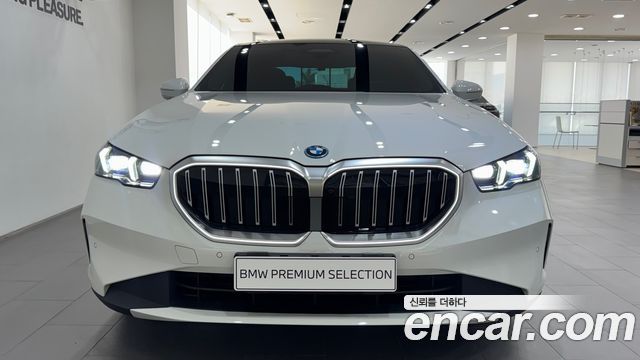 BMW 5-Series 530e — пробег 11 420 км — фото 3 из 5