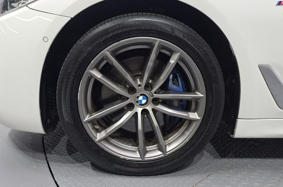BMW 5-Series 530i xDrive M Sport Package Plus — пробег 117 748 км — фото 5 из 5